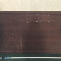 古い戸　平らな木の板