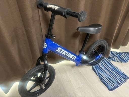 美品‼️ストライダー　青