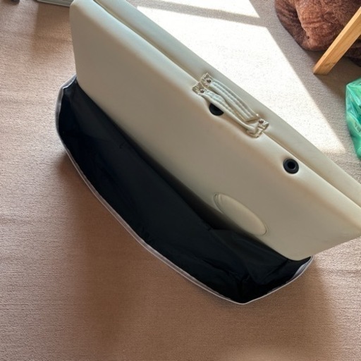 折りたたみ式マッサージベッド\n