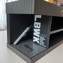 80台限定品！ イグニッションモデル 1/64 LBショールーム ジオラマ