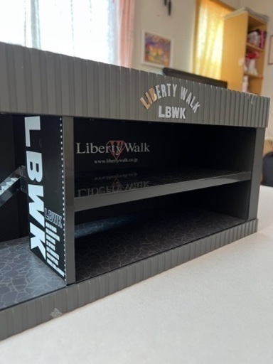 80台限定品！ イグニッションモデル 1/64 LBショールーム ジオラマ 
