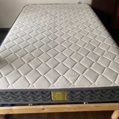 美品　セミダブルベッド＋マットレス