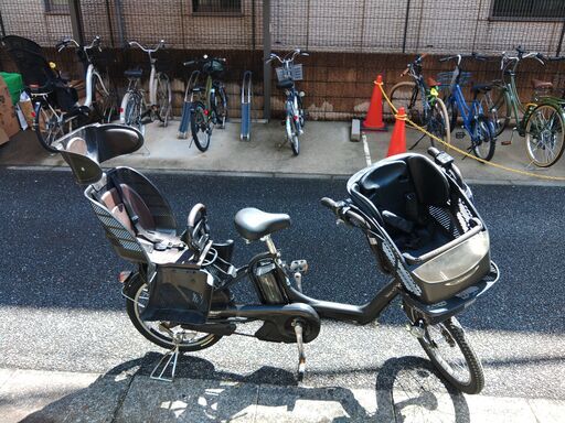 206️２０インチ、チャイルドシート、３人乗り、２人乗り、１人乗り、電動自転車  バカ親切な電動自転車屋いろいろなタイプのご試乗が可能です。  安心保障の３カ月・無料交換保証、無料１００日間・点検サービス付き  バッテリーは、新品の９０％以上の性能を保持していて、コンディション良好です。  １回の充電で３０ｋｍ以上の走行が可能です。山手線を半周するくらい走行可能です。  ️オプション無料。後ろチャイルドシートをかごに変更して１人乗りに変更も可能です。  ２０インチ、チャ