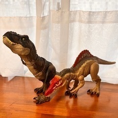恐竜 ティラノサウルス スピノサウルス