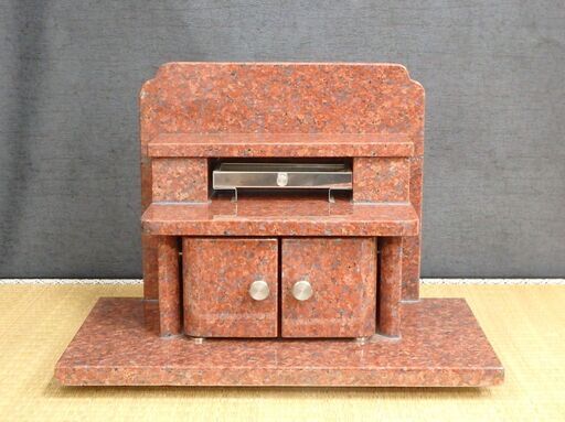 ≪U742-ス33ジ≫【在庫品】香炉/物置台 墓前用 扉付き 御影石/赤系 幅43㎝ 奥行23㎝ 高さ31㎝ 約15㎏ 仏具/供物台/香炉皿
