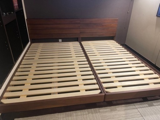 取引中　家具 ベッド セミダブルベットのみです。