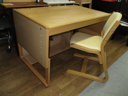 R468 高級 Karimoku Benesseカリモク  ベネッセ 学びデスク \u0026 成長チェアセット Used・美品