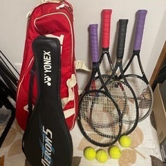 テニスラケット4本、ボール4個、バッグ