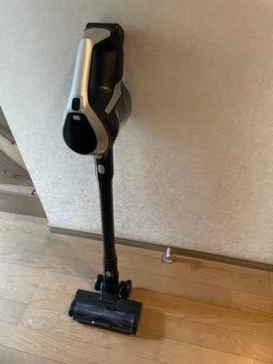 受け渡し予定決まりました　　　　コードレスサイクロンクリーナー　中古美品