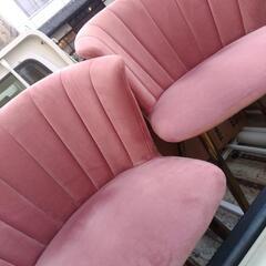 ピンクの椅子2個セットです。