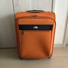 オレンジ色のスーツケース その２