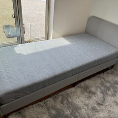 IKEAの一人用ベッド シングルベッド