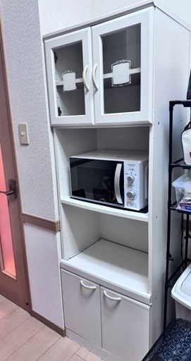 食器棚、電子レンジ