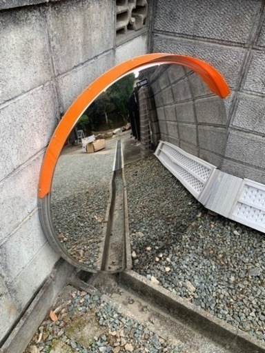 カーブミラー