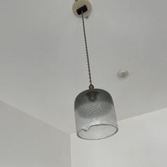 比嘉奈津子さん　Entro grass studio のガラスランプシェード