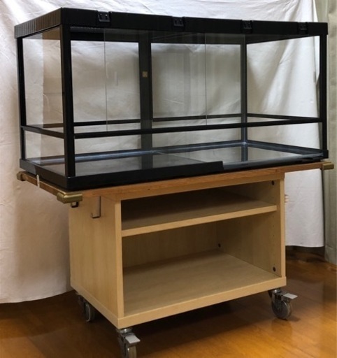 爬虫類ケージ