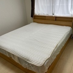 家具 ベッドフレーム　クイーンサイズベッド
