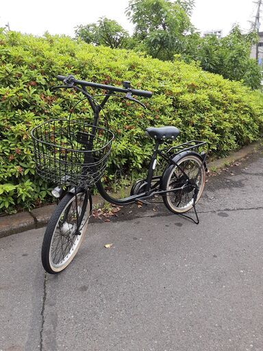 リサイクルショップどりーむ天保山店　No1155　自転車　黒　６段階ギア付き　LEDオートライト付　カゴ付き　２０インチ