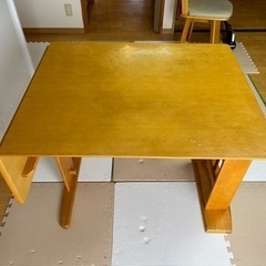 テーブル＆椅子3脚