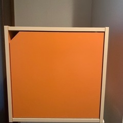 オレンジ　扉付きボックス