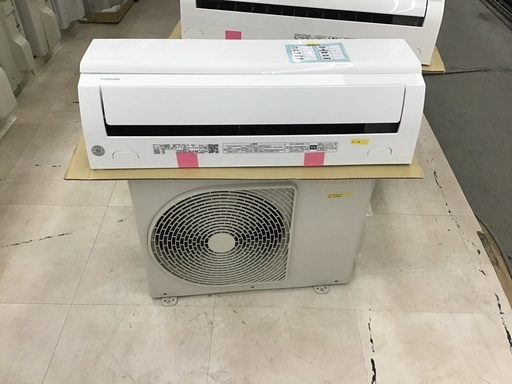 【基本取り付け工事費込価格】TOSHIBA/トウシバ 〜6畳用ルームエアコン RAS-J221M 2022年製