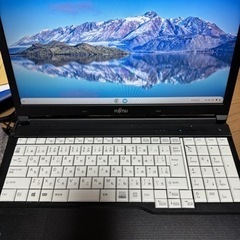 富士通😇綺麗な15.6インチノートパソコン　