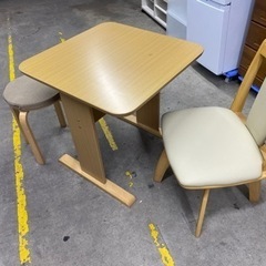 テーブル、椅子2セット