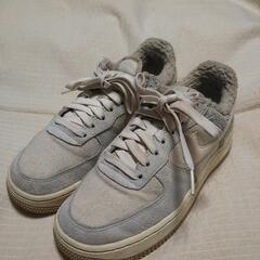 NIKE エアフォース1 ´07 LV8ファー23.5cm 