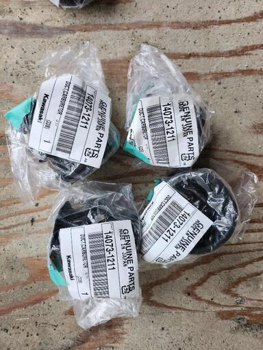 ゼファー χ キャブレターインシュレーターとエアクリーナーパイプ 4