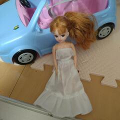 りかちゃん人形と車