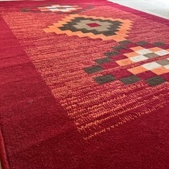 差し上げます　赤い絨毯　ラグカーペット
