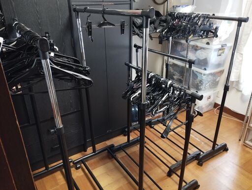 ハンガーラック　２台あり　２台で 1000円　ハンガーおまけ