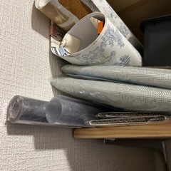 雑多な雑貨品！貼る壁紙、子ども用の浮き輪等々