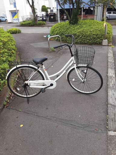 リサイクルショップどりーむ天保山店　No1156　自転車　白　LEDオートライト付　カゴ付き　２６インチ
