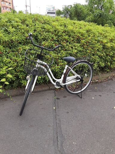 リサイクルショップどりーむ天保山店　No1157　自転車　白　ライト付き　カゴ付き　２７インチ