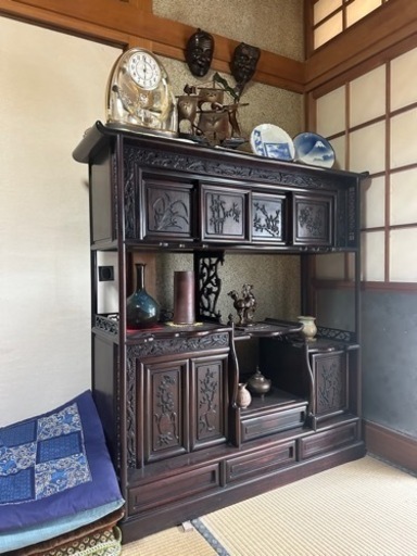 骨董品の棚