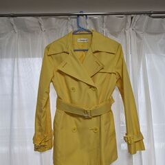 きれいな黄色のコート