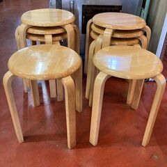 【中古美品】木製　丸椅子　スタッキング可能　単品販売