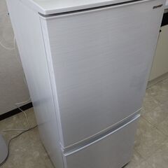 シャープ　冷蔵庫　2ドア　137L　2020製