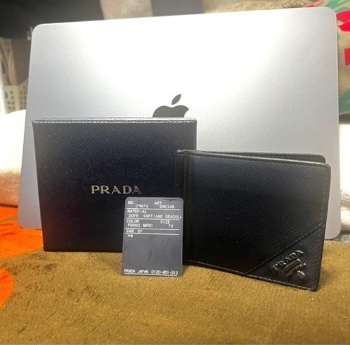 PRADA  レザー 二つ折り 財布