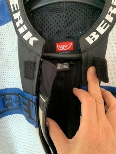 バイク用レザースーツ ジ*ン様 Dainese 革ツナギ 赤白黒 膝