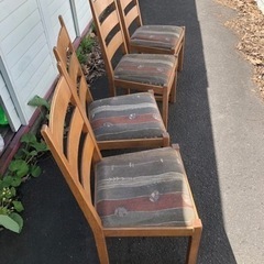無料　古い椅子　4個