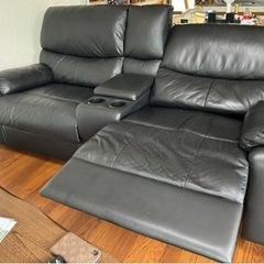 大幅値下げ！ニトリ 3人用テーブル付き電動リクライニングソファ