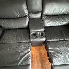 大幅値下げ！ニトリ　3人用テーブル付き電動リクライニングソファ