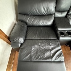 大幅値下げ！ニトリ　3人用テーブル付き電動リクライニングソファ