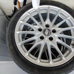 車のタイヤ (4 本セット)。225/45R17。94W XL ...