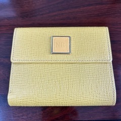ニナリッチ黄色い財布