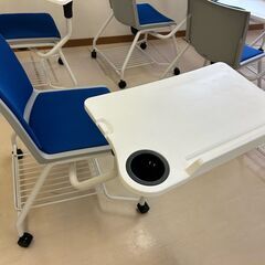 【大幅値下げ】便利！！多機能な可動テーブル付き椅子