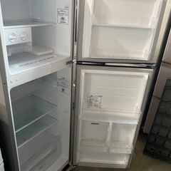 2019年製　Hisnse2ドア冷凍冷蔵庫　HR-B2302 227L