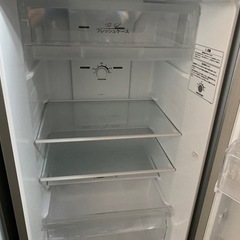 2019年製　Hisnse2ドア冷凍冷蔵庫　HR-B2302 227L